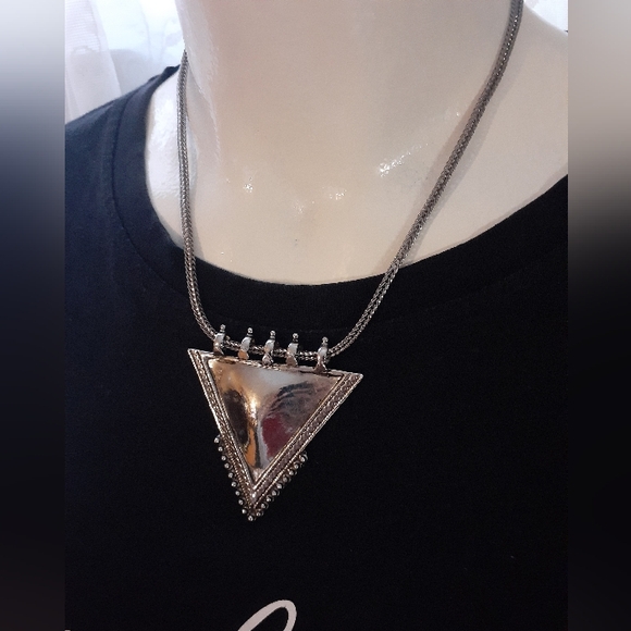 Fantastic 80's V Pendant Choker Set - Picture 9 of 12